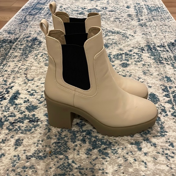 Chinese Laundry Shoes - Tan booties